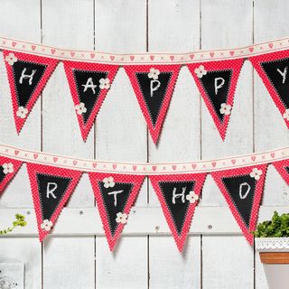 Pennant chain made from board fabric