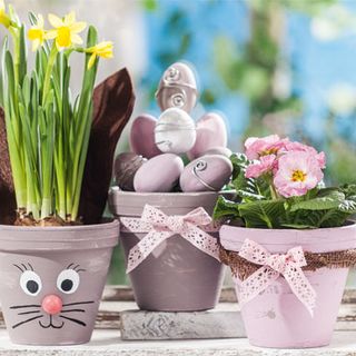 Easter flower pots with Chalky Color